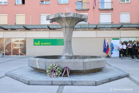 Spominska slovesnost na Trgu Talcev (24)